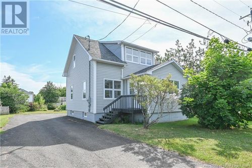 225 De L'Église Av, Shippagan, NB, E8S2K4 | Card Image