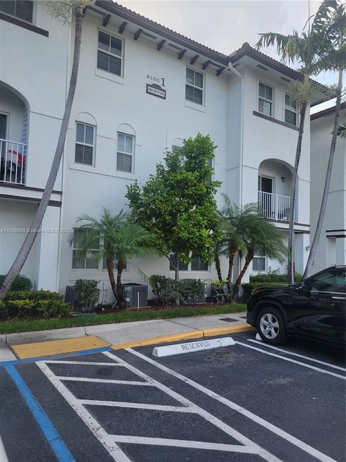 a-8930 Nw 97th Ave, Doral, FL, 33178-2586 | Card Image