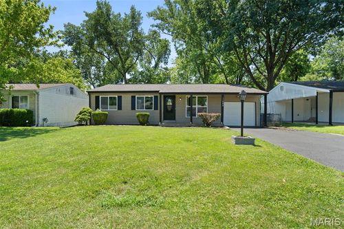 11982 Brookmont Dr, Maryland Heights, MO, 63043-1307 | Card Image