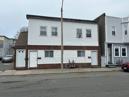 45-43-45 Cross St, Somerville, MA, 02145-3243 | Card Image