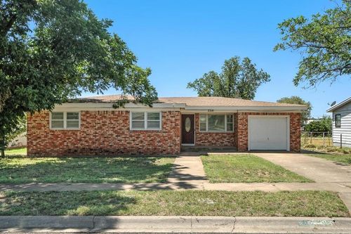 2316 41st St, Snyder, TX, 79549-5911 | Card Image