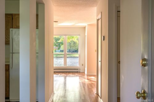 14 Pond Dr E, Rhinebeck, NY, 12572-1926 | Card Image