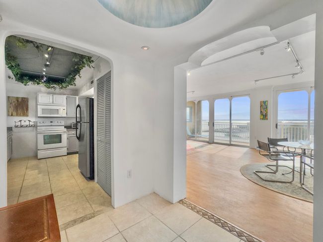 Foyer | Image 10