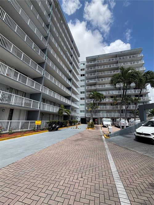 314-1800 Nw 24th Ave, Miami, FL, 33125-1260 | Card Image