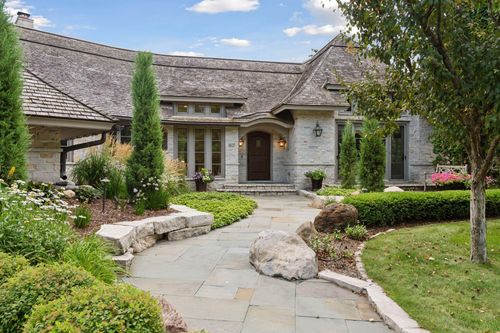 16127 Crosby Cove Rd, Wayzata, MN, 55391-4528 | Card Image