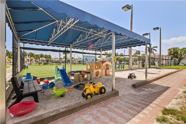 1109 Nettles Blvd, House other with 2 bedrooms, 2 bathrooms and 1 parking in Jensen Beach FL | Image 63