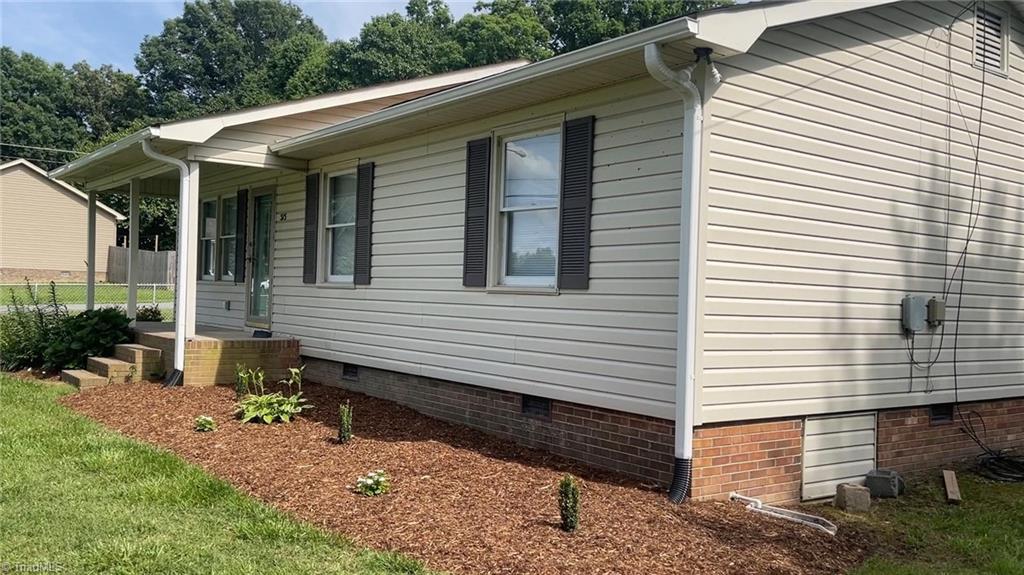 Sunrise Ave, Thomasville, NC 27360