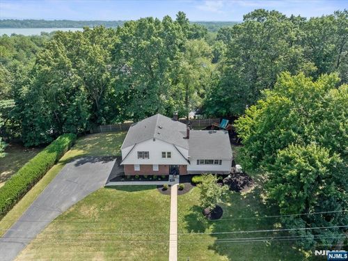 645 Debchar Ct, River Vale, NJ, 07675-6438 | Card Image