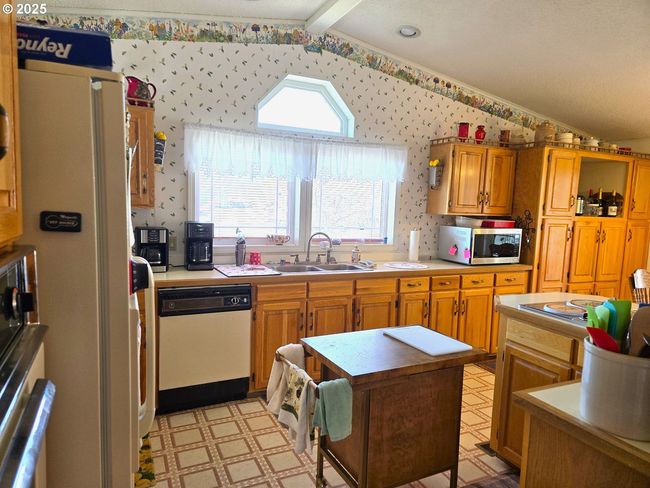 401 Main St, House other with 3 bedrooms, 2 bathrooms and 1 parking in Unity OR | Image 6