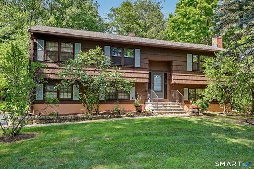 2010 Old Town Rd, Trumbull, CT, 06611-4774 | Card Image