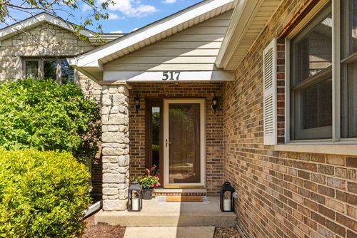 517 N Warwick Ave, Westmont, IL, 60559-1550 | Card Image