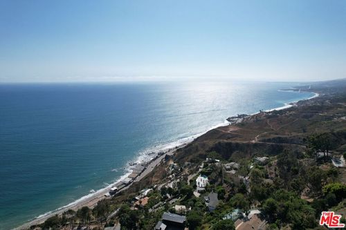 20555 Little Rock Way, Malibu, CA, 90265-5323 | Card Image
