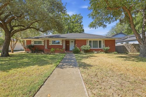618 Bellevue Dr, Cleburne, TX, 76033-4728 | Card Image
