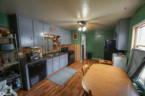 104 Lake St, Blairsburg, IA, 50034-1000 | Card Image