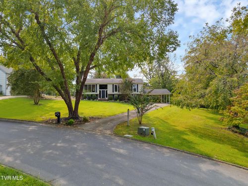 110 Magnolia Dr, Greeneville, TN, 37743-5429 | Card Image