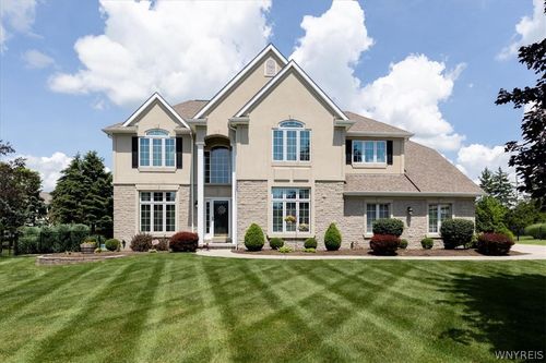 8184 Driftwood Ct, Buffalo, NY, 14221-8501 | Card Image