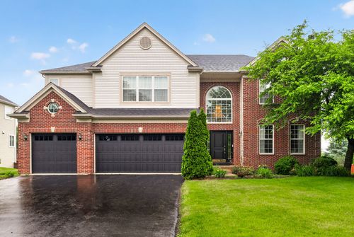 2560 Mc Duffee Cir, North Aurora, IL, 60542-2026 | Card Image