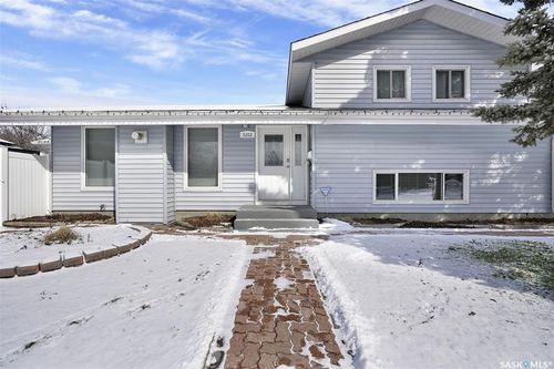 3202 9th Avenue N, Regina, SK, S4R8C9 | Card Image