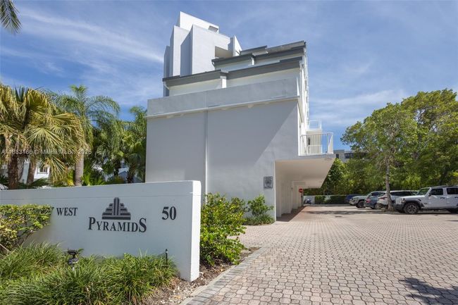 APT-101 - 50 Ocean Lane Dr, Condo with 3 bedrooms, 2 bathrooms and null parking in Key Biscayne FL | Image 51