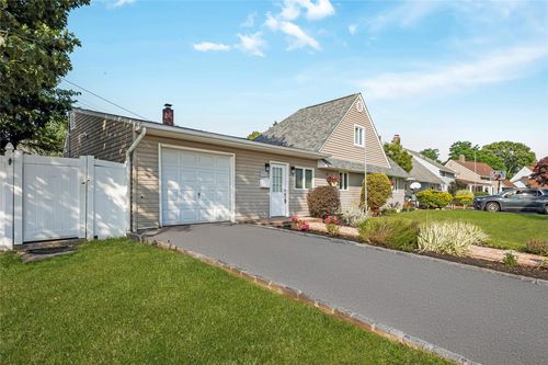 406 Red Maple Dr W, Wantagh, NY, 11793-1537 | Card Image