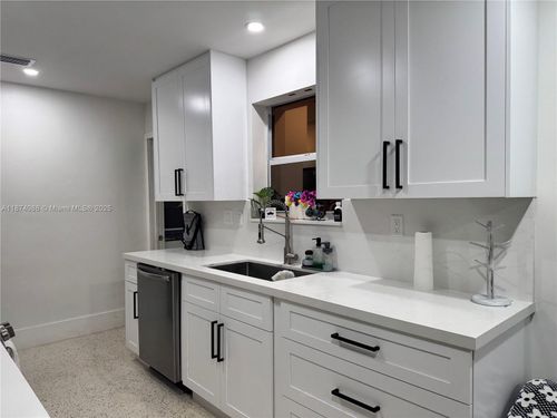 7681 Farragut St, Hollywood, FL, 33024-2627 | Card Image