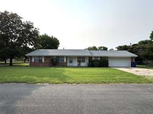 900 Sherry Dr, Stratford, OK, 74872-4813 | Card Image