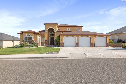 1352 Westgate Way, Richland, WA, 99352-7335 | Card Image