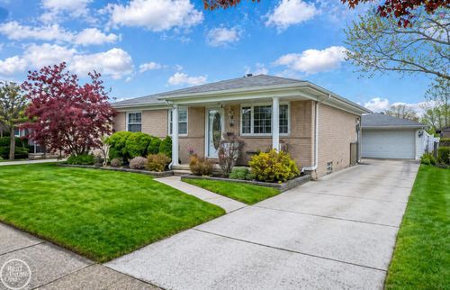 16243 Secretariat Ave, Roseville, MI, 48066-2338 | Card Image