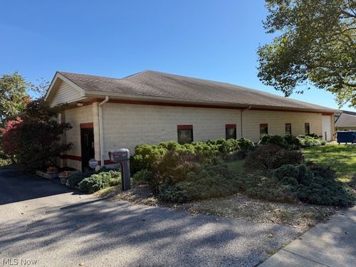 95 16th St Sw, Barberton, OH, 44203-7000 | Card Image