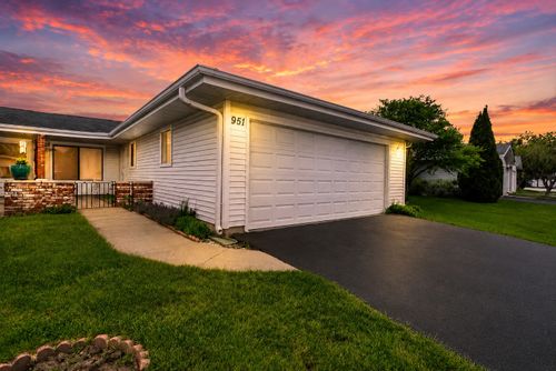 951 Chelsea Ln, Schaumburg, IL, 60193-3724 | Card Image