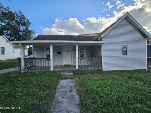 514 W Macon St, Carthage, MO, 64836-2757 | Card Image