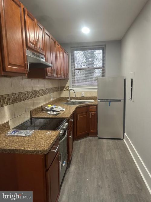 b305-215-18 W Walnut Lane Lane, PHILADELPHIA, PA, 19144 | Card Image