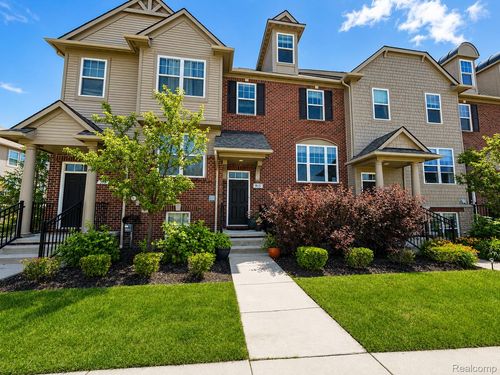 915 Barclay Cir, Rochester Hills, MI, 48307-4584 | Card Image