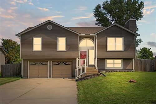 1208 Dogwood Dr, Greenwood, MO, 64034-9246 | Card Image