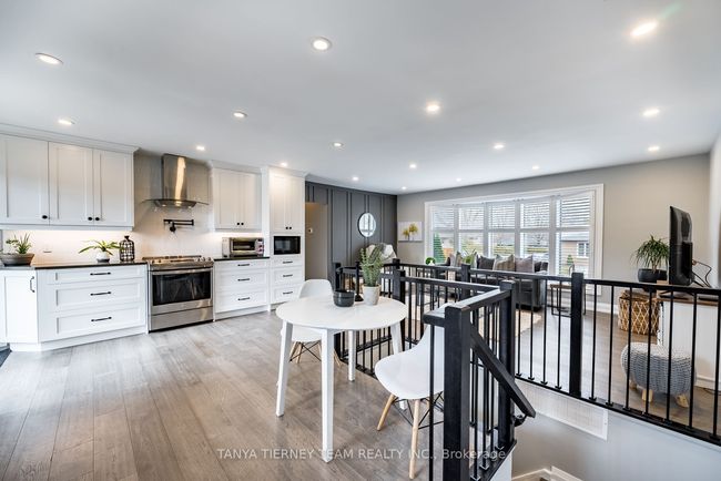 54 Mitchell Ave, House other with 5 bedrooms, 3 bathrooms and 4 parking in Whitby ON | Image 8