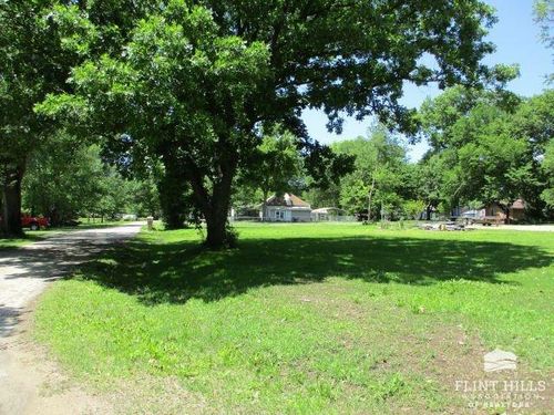 1014 Guston St, Council Grove, KS, 66846-1138 | Card Image