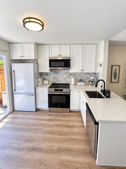 b-6576 Bell Bluff Ave, San Diego, CA, 92119-1000 | Card Image