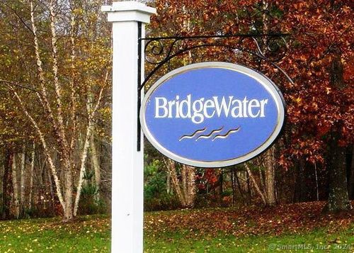 31 Stockbridge Dr, Avon, CT, 06001-4415 | Card Image