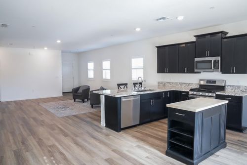 969 S Kandarian Ct, Fowler, CA, 93625-4444 | Card Image