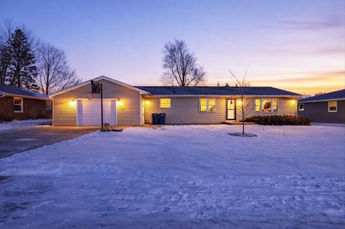 2000 Elizabeth Street, Janesville, WI, 53548 | Card Image