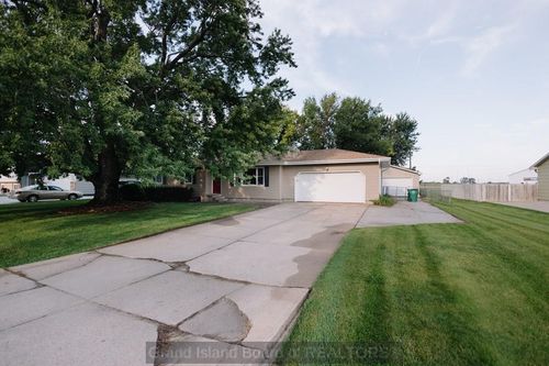 3224 N Homestead Dr, Grand Island, NE, 68803-9593 | Card Image