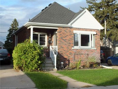 101 Albany Ave, House other with 2 bedrooms, 1 bathrooms and 2 parking in Hamilton ON | Image 2