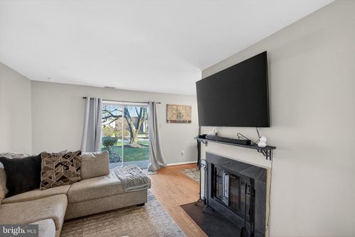 305 Kelly Cv, MOUNT LAUREL, NJ, 08054-2737 | Card Image