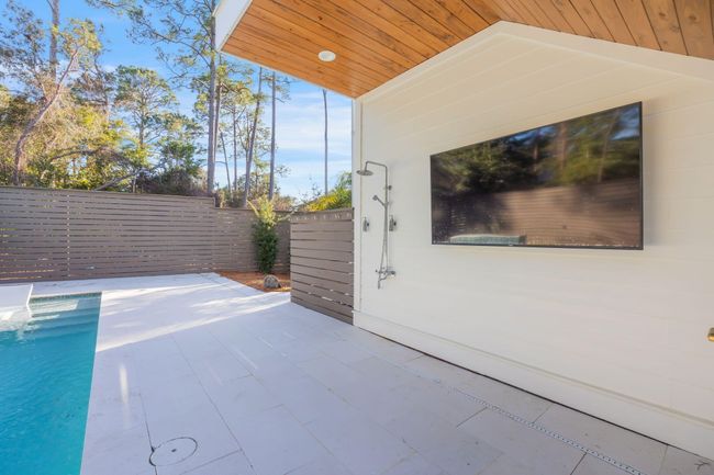 290 Seabreeze Blvd | Image 63