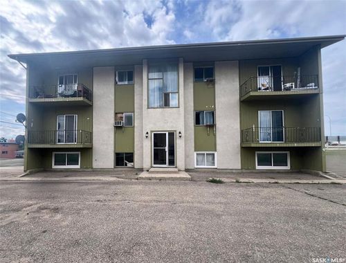 218 Begg St W, Swift Current, SK, S9H0K5 | Card Image