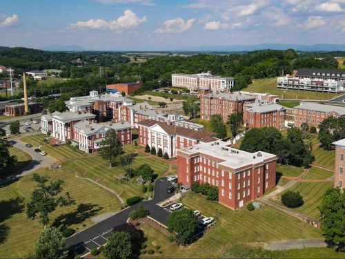 apt-101-101 W Village Dr, STAUNTON, VA, 24401-5078 | Card Image