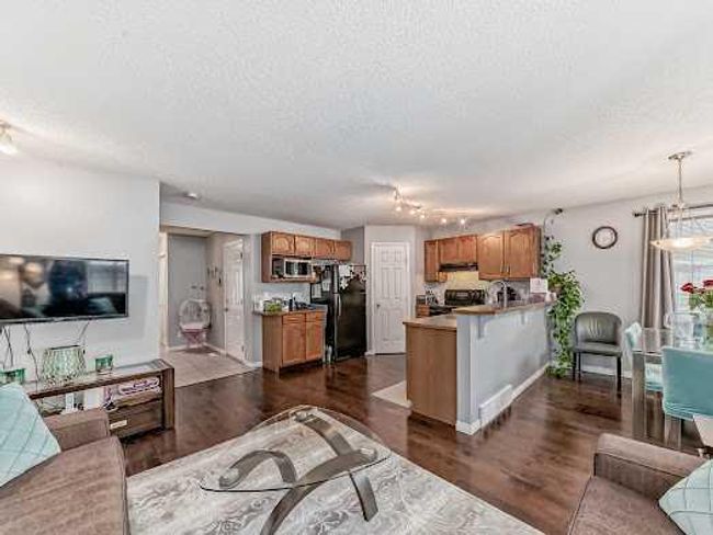 127 Hidden Creek Rise Nw, Home with 3 bedrooms, 2 bathrooms and 2 parking in Calgary AB | Image 9