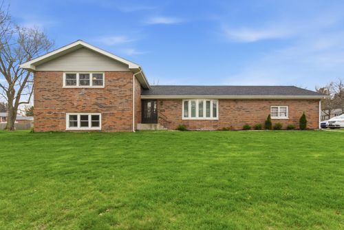 715 3rd Ave Nw, DeMotte, IN, 46310-8312 | Card Image