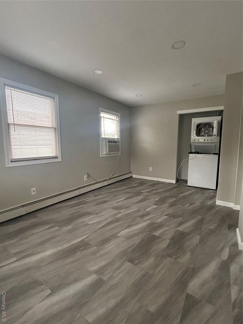 30 Dean St, North Babylon, NY, 11703-4104 | Card Image