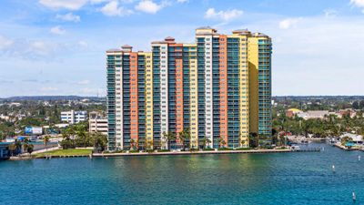 908 - 2640 Lake Shore Drive, Condo with 2 bedrooms, 3 bathrooms and null parking in Riviera Beach FL | Image 2